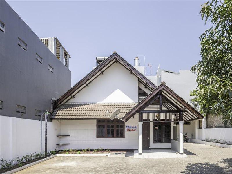 OYO 1568 Stasiun KA Cirebon Residence Exterior foto