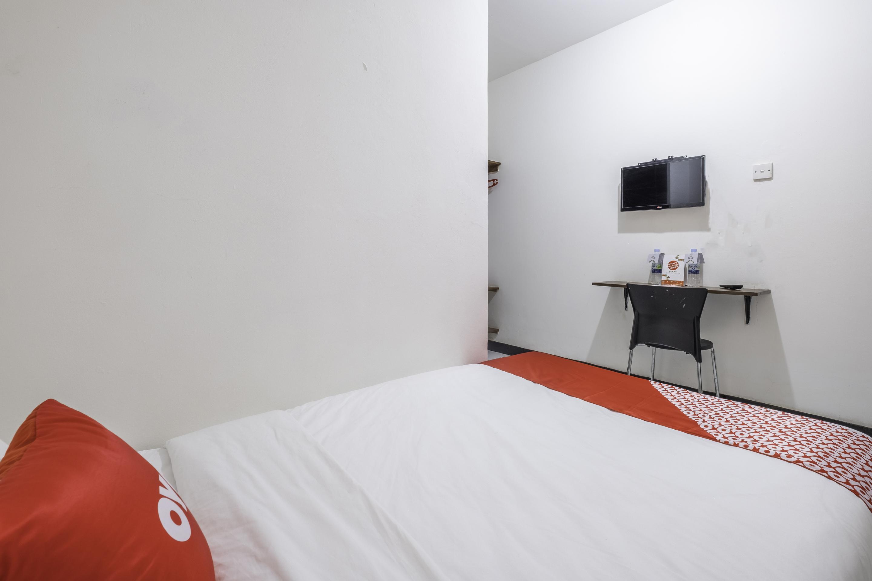 OYO 1568 Stasiun KA Cirebon Residence Exterior foto
