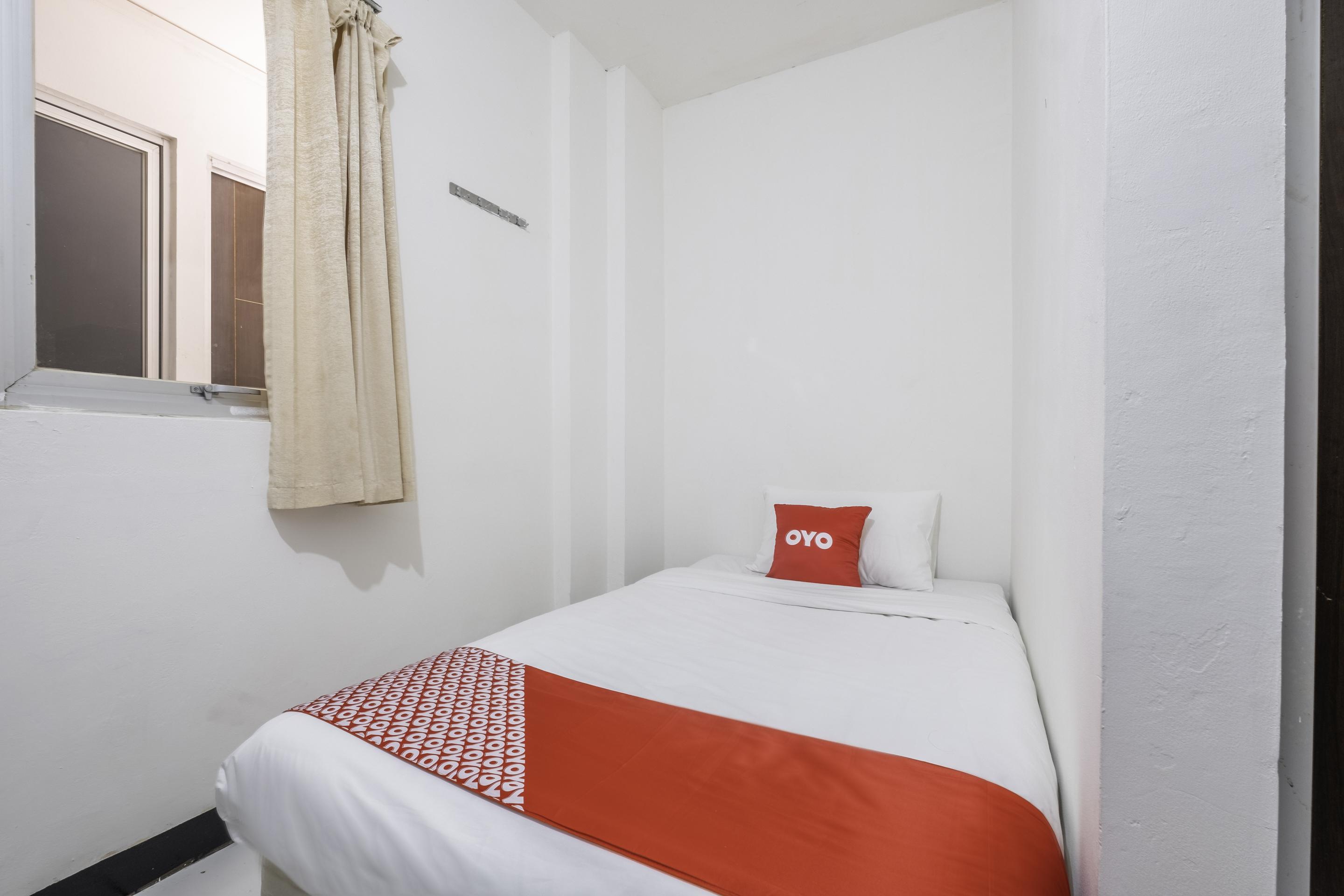 OYO 1568 Stasiun KA Cirebon Residence Exterior foto