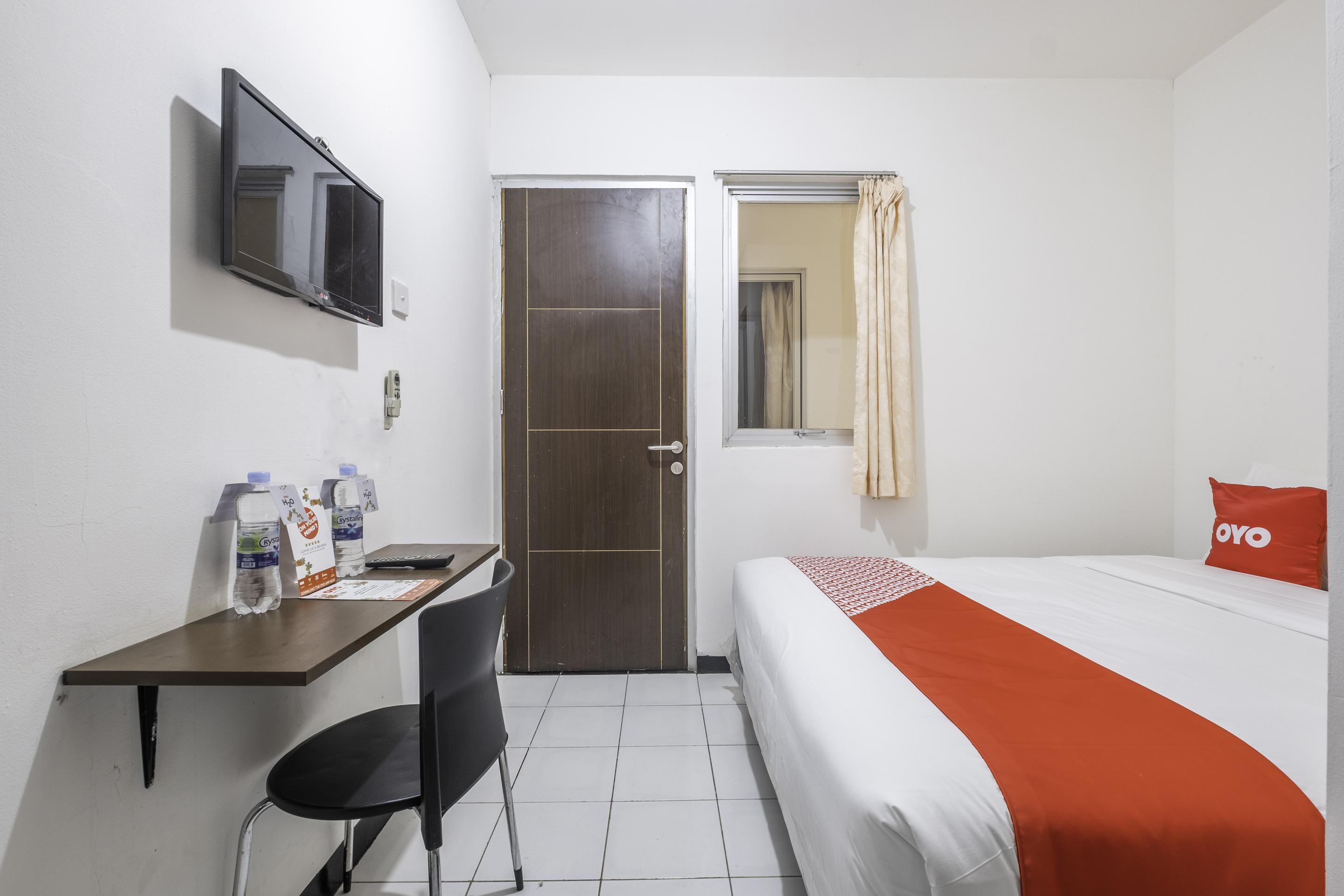 OYO 1568 Stasiun KA Cirebon Residence Exterior foto