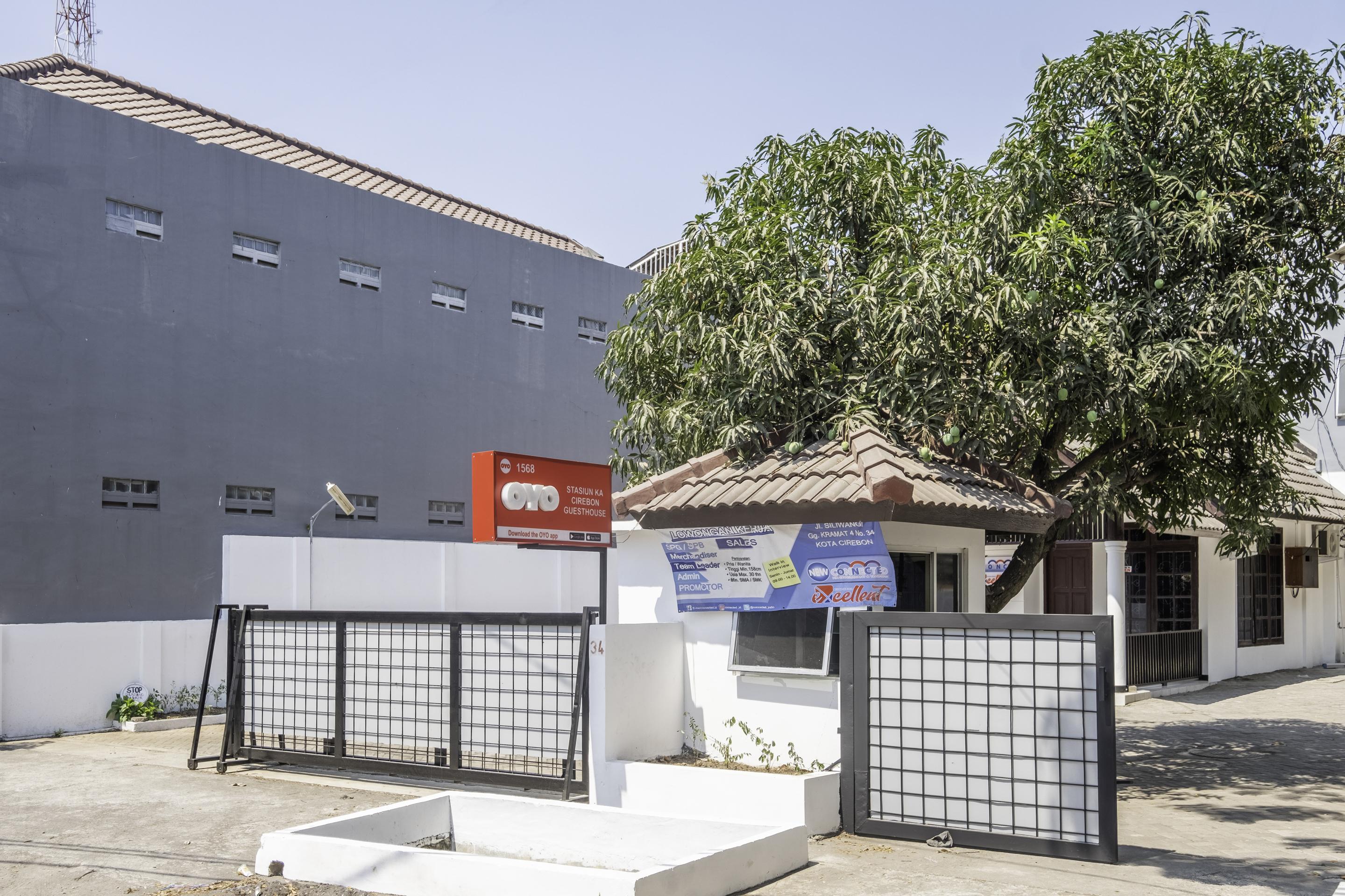 OYO 1568 Stasiun KA Cirebon Residence Exterior foto